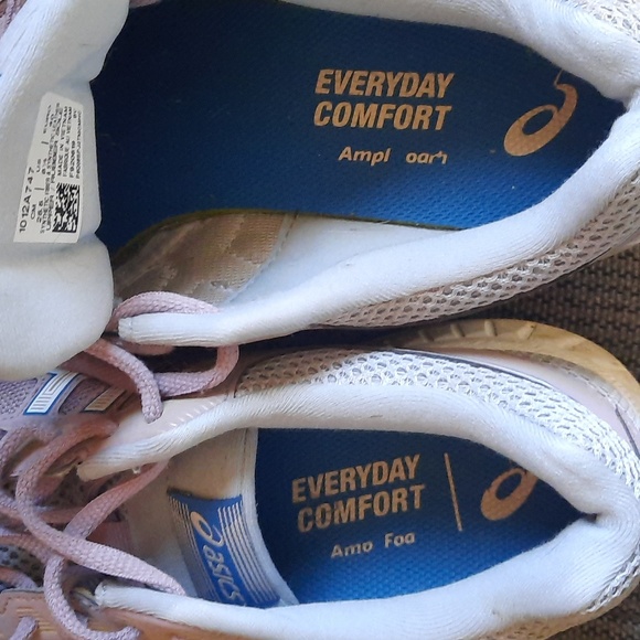 ASICS - Picture 6 of 6